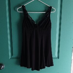 Chic Black Lace-Trimmed Chemise